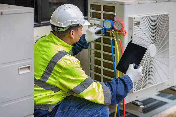 Professional Ac Installation technician working in Greenview, IL